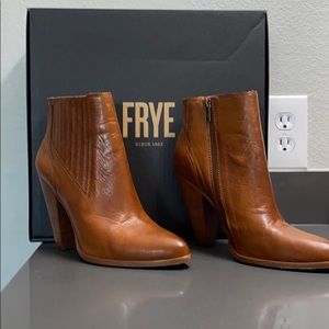 FRYE ♥️ Remy Booties